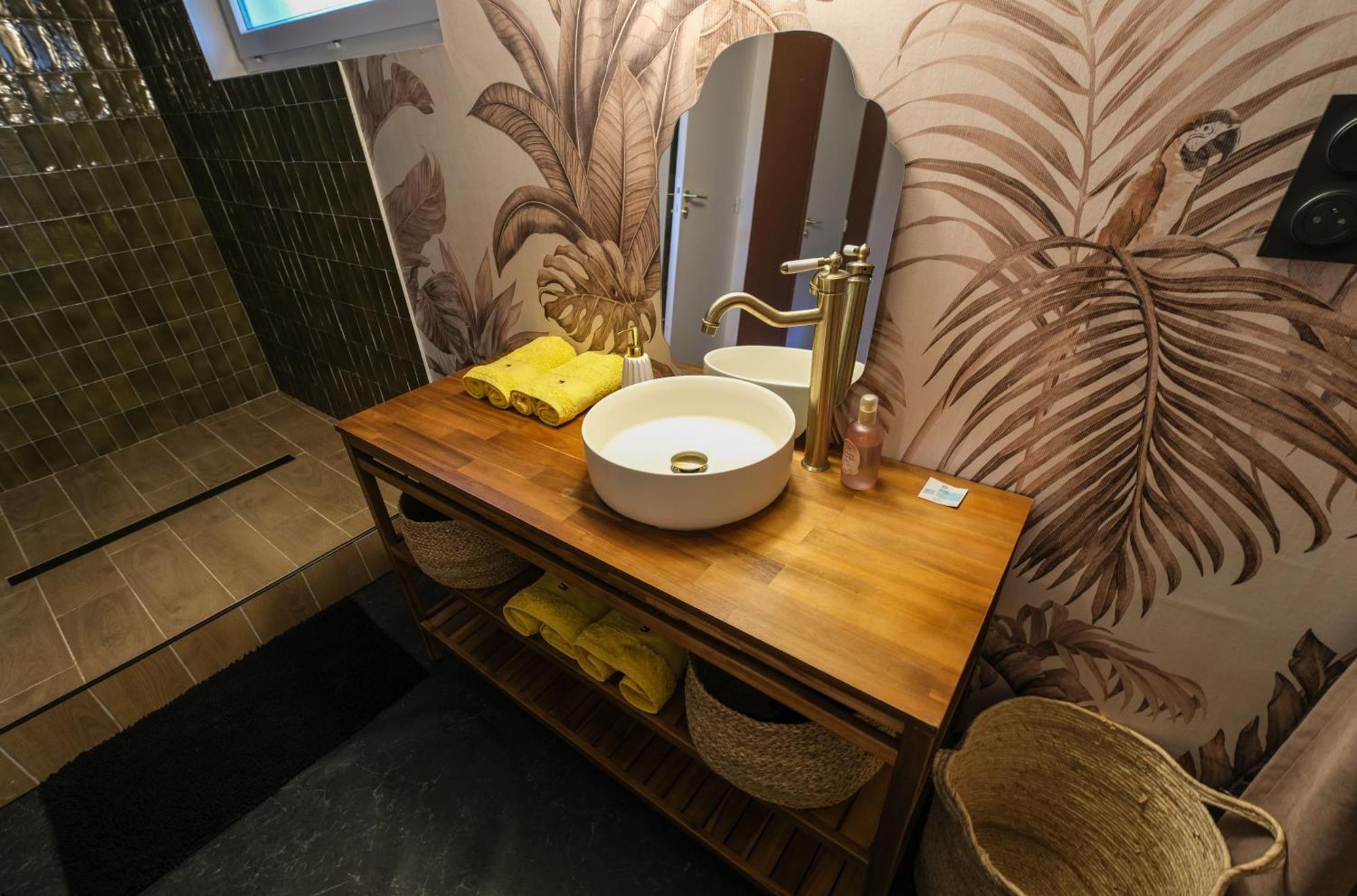 Maison Eliste - Love Gite Chic Avec Jacuzzi Interieur La Gacilly Ngoại thất bức ảnh